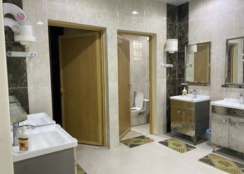 استراحة بمسبح خارجي ومجالس 