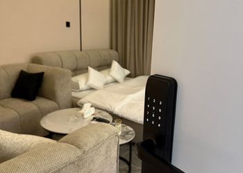 استديو هادئ بسرير ماستر
