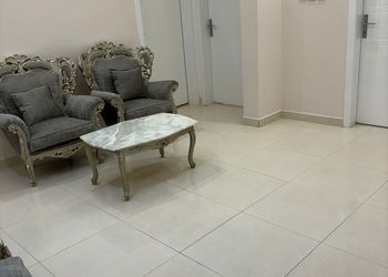 شقة بصالة و مجلس وغرف نوم