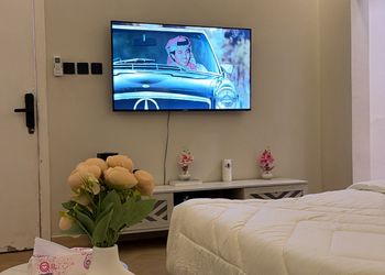 استديو بأثاث مريح وبسيط 