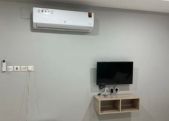 استديو بأثاث مريح وبسيط 