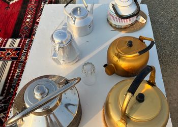 مخيم أنيق بملعب طائرة وحفرة مندي