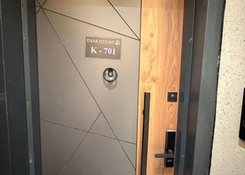 شقة بغرفتين نوم وصالة 