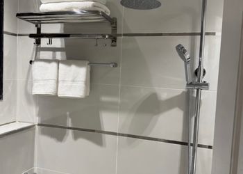 استديو بسرير ماستر وجلسة جانبية
