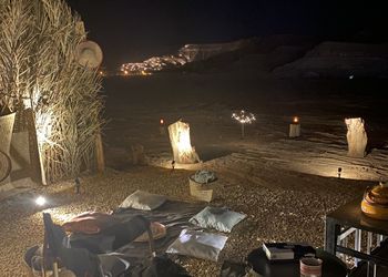 كرفان بإطلالة برية وجلسة خارجية 