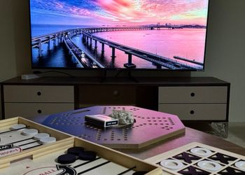 استديو بسرير ماستر وجلسة مريحة 
