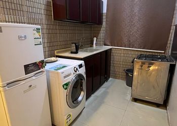 شقة بصالة مريحة وغرفتين نوم 
