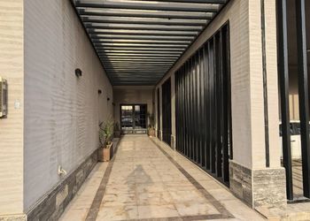 استديو بسرير ماستر وجلسه جانبيه
