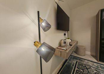 استديو بتصميم هادئ وسرير مريح