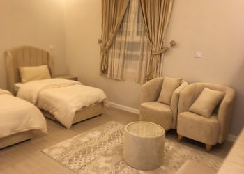 استديو بأثاث مريح وبسيط 