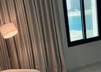 استديو بسرير ماستر وجلسة جانبية