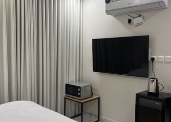 استديو بسرير ماستر وأثاث مريح 