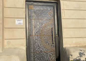 شالية واسع بمجلس ومسبح خارجي