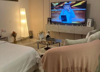 استديو بسرير ماستر وجلسة جانبية 