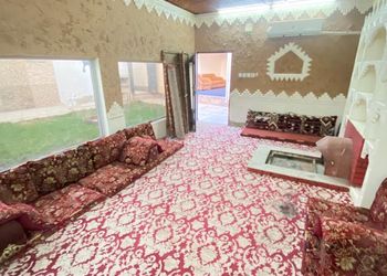 استراحة بمجالس ومسطح اخضر