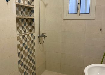 شقة بغرفة معيشة وغرفة نوم 