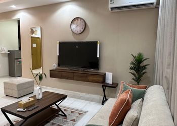 شقة بصالة مريحة وغرفتين نوم 