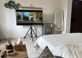استديو بسرير ماستر وأثاث مريح 