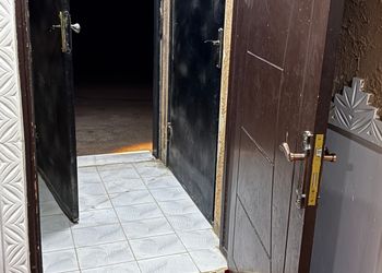 شاليه بجلسة خارجية وألعاب أطفال 