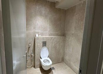 شاليه بصالة ومسطح اخضر 