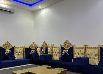 شالية بجلسة مطلة على مسبح 