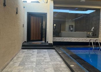 شاليه فاخر بمسبح و ٣ غرف نوم