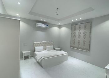 شاليه بجلسة خارجية وألعاب أطفال