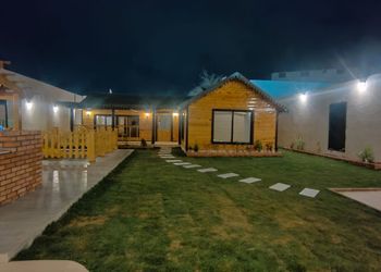 شاليه بمسطح اخضر