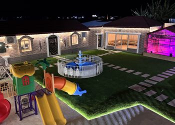 شاليه بمسبح وعدة مجالس