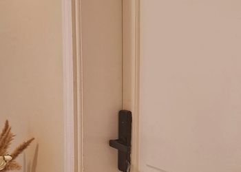 استديو بسرير ماستر وجلسة جانبية