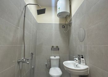 استديو هادئ بسرير ماستر