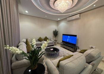 شقه فاخره بصالة وغرفة نوم 
