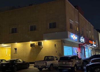 شقة بصالة أنيقة ودخول ذاتي
