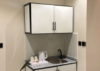 استديو بسرير ماستر وجلسة جانبية