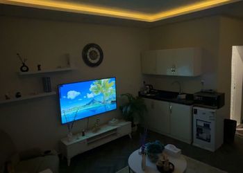 شقة بدخول ذاتي وصالة أنيقة 