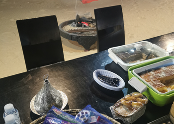 مخيم بجلسة خارجية وأجواء ممتعة