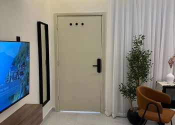 استديو بسرير ماستر وجلسة جانبية 