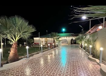 استراحة بجلسة خارجية ومجالس واسعة