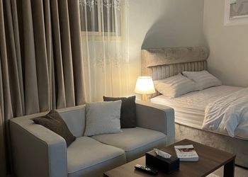 استديو هادئ بسرير ماستر