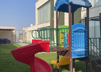 شاليه بمسبح داخلي بتدفئه 