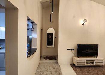 دور أرضي بفناء ومدخل سيارة 