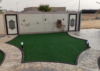 شالية بمجلس مطل على الفناء الخارجي 
