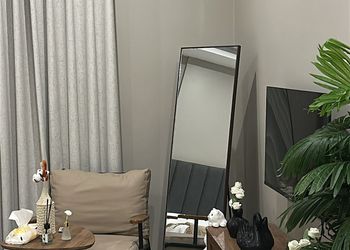 استديو بأثاث مريح وبسيط 