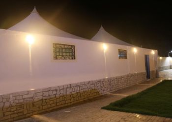 استراحة بمسطح اخضر وألعاب أطفال