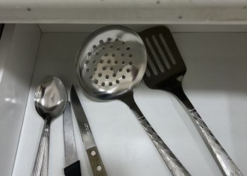 استديو بأثاث مريح وبسيط 