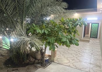 استراحة بمجالس واسعة وفناء خارجي