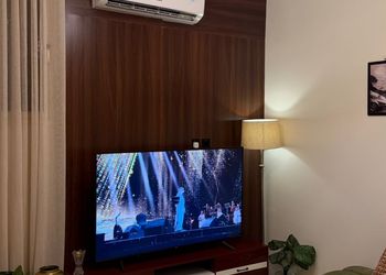 شقة بصالة أنيقة ودخول ذاتي