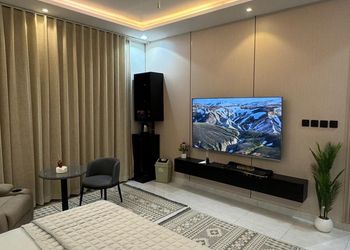 استديو هادئ بسرير ماستر 
