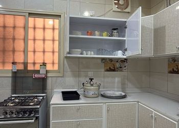 شقة بغرفة معيشة وغرفتين نوم 