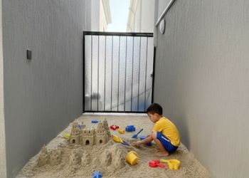 شاليه بألعاب مائية وجلسة 